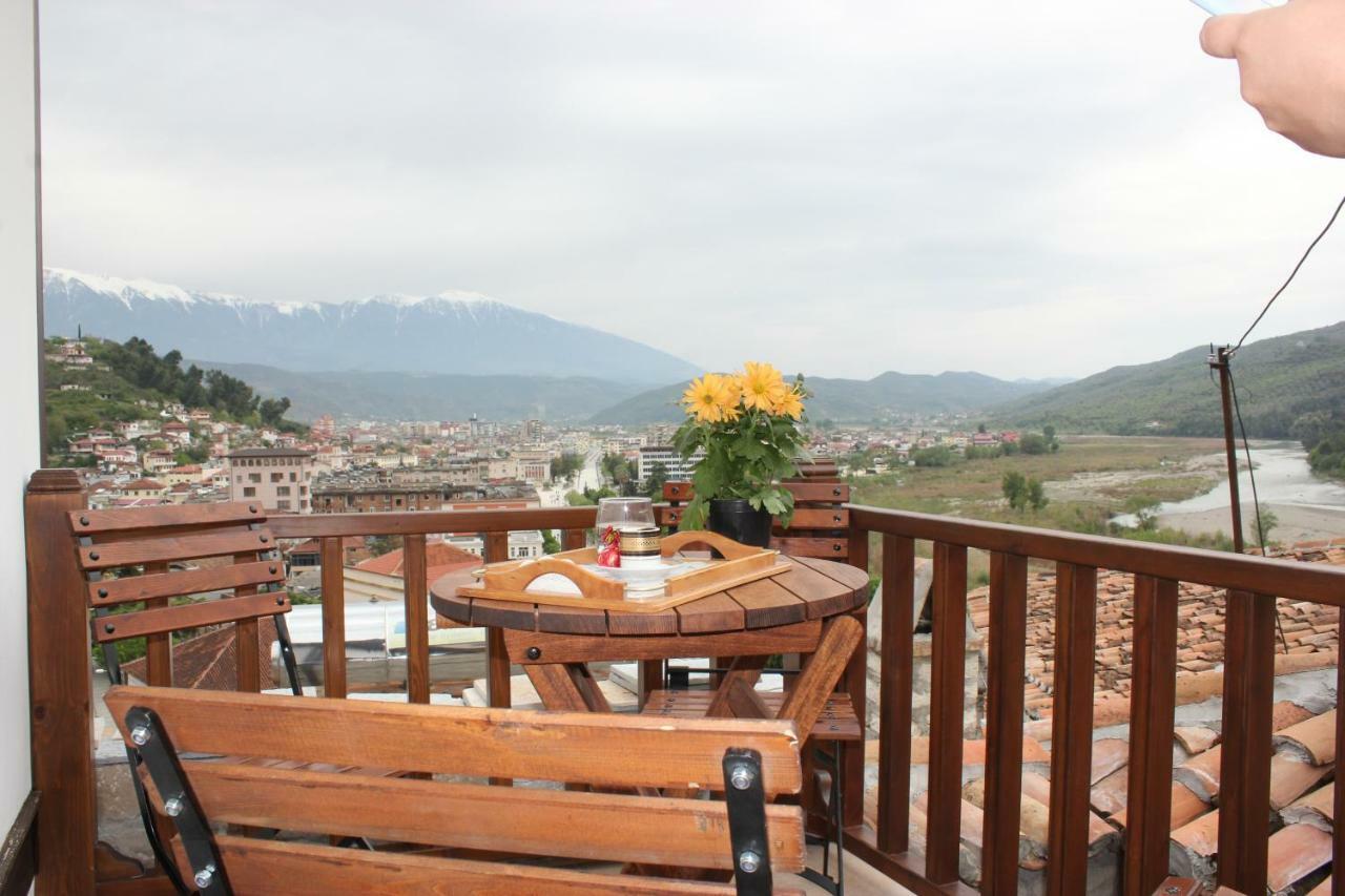 Guesthouse Arjan Berat Buitenkant foto
