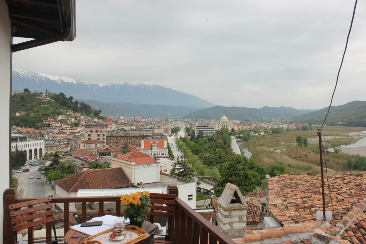 Guesthouse Arjan Berat Buitenkant foto