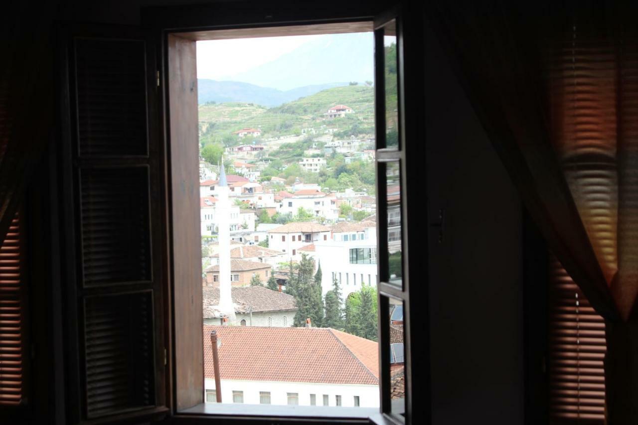 Guesthouse Arjan Berat Buitenkant foto