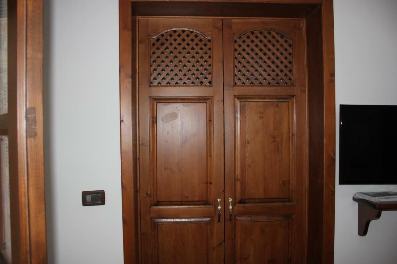 Guesthouse Arjan Berat Buitenkant foto
