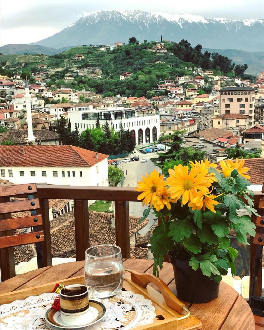 Guesthouse Arjan Berat Buitenkant foto
