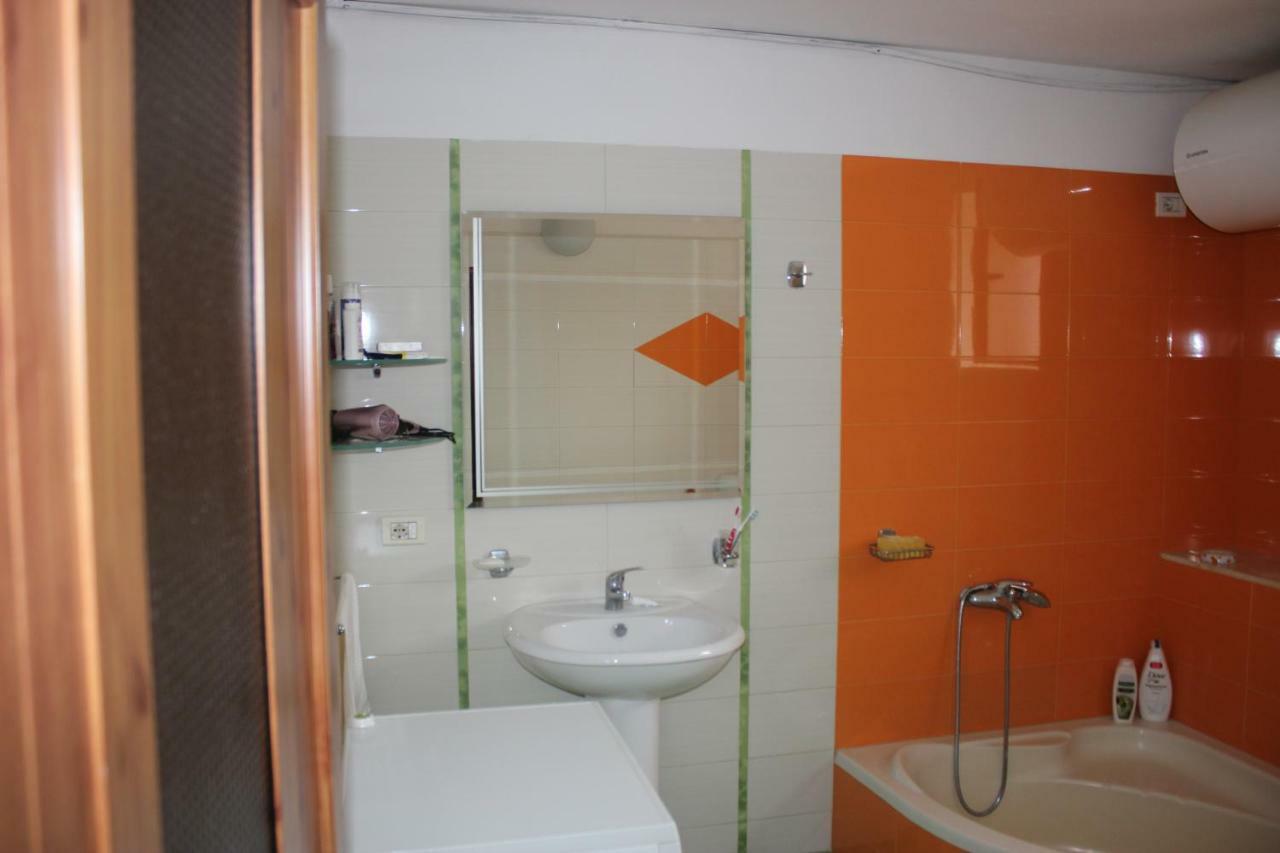 Guesthouse Arjan Berat Buitenkant foto