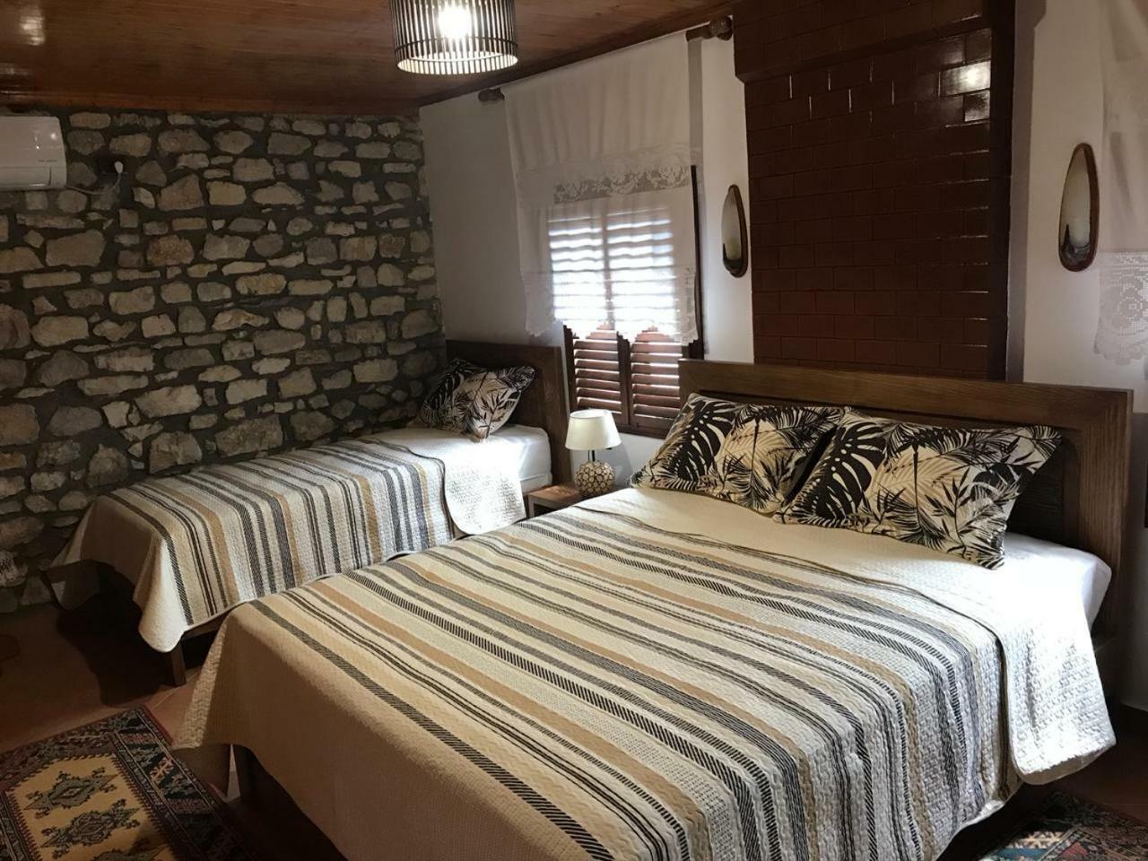 Guesthouse Arjan Berat Buitenkant foto