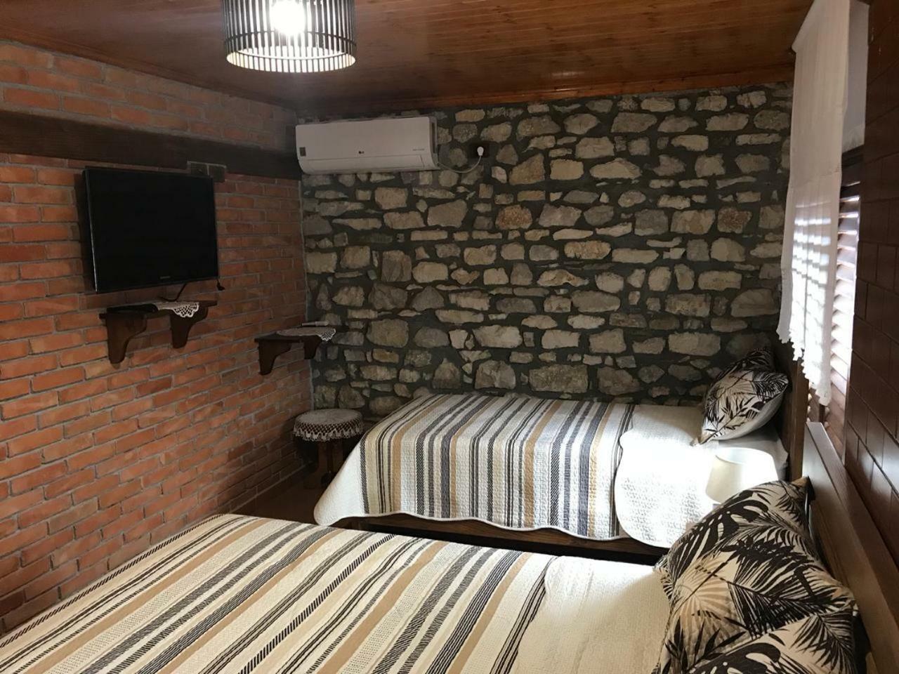 Guesthouse Arjan Berat Buitenkant foto
