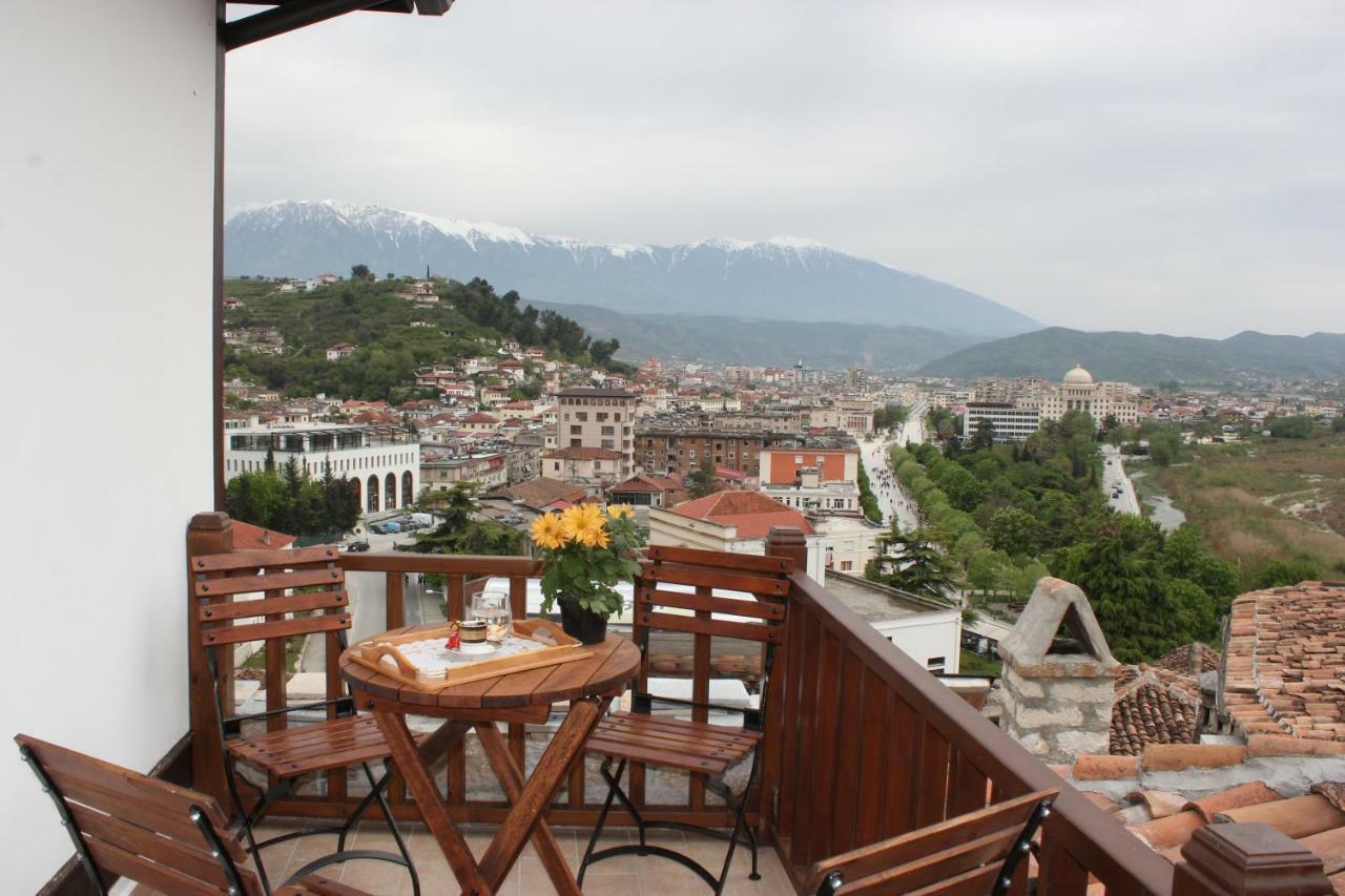 Guesthouse Arjan Berat Buitenkant foto