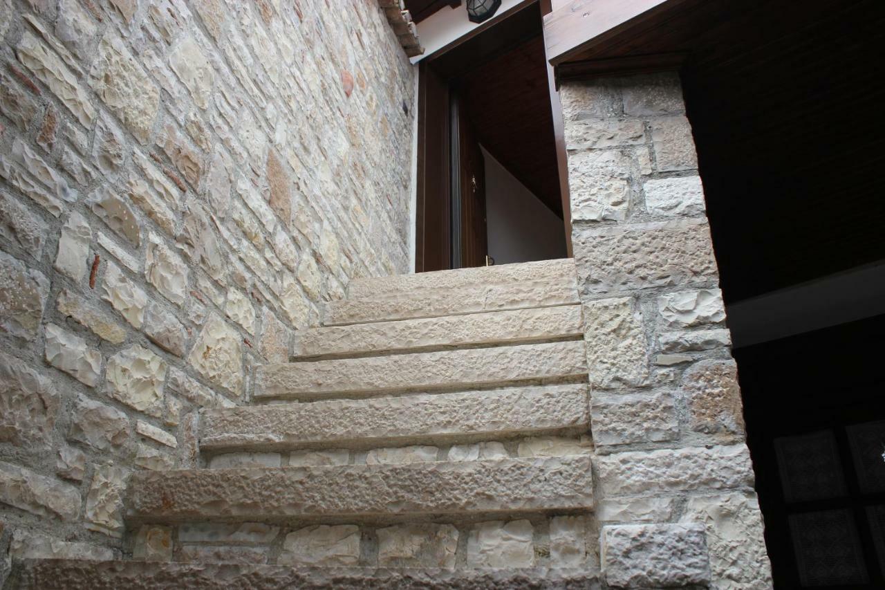 Guesthouse Arjan Berat Buitenkant foto