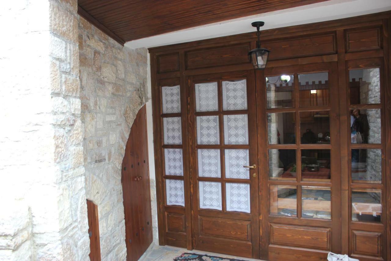 Guesthouse Arjan Berat Buitenkant foto