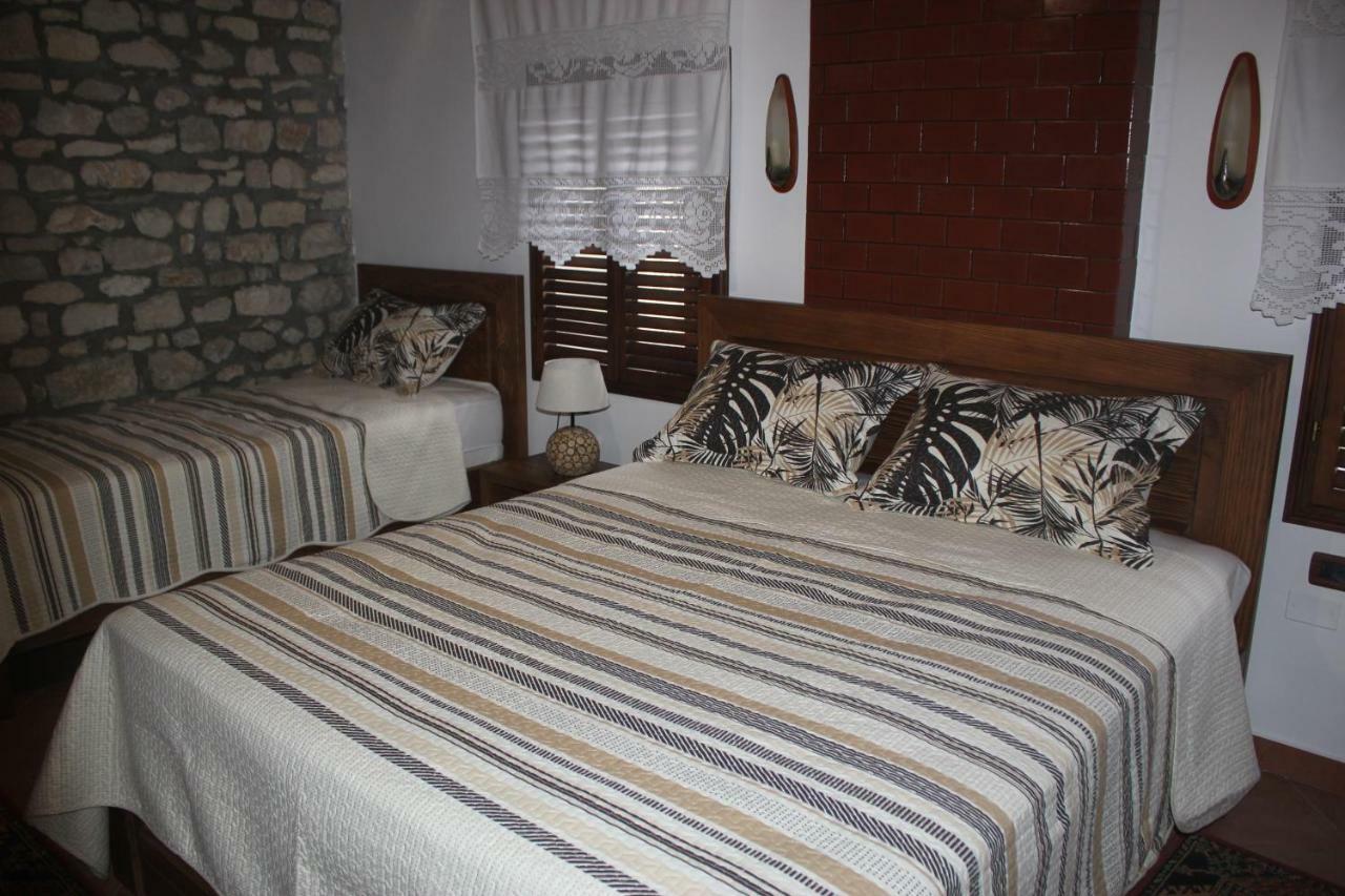 Guesthouse Arjan Berat Buitenkant foto