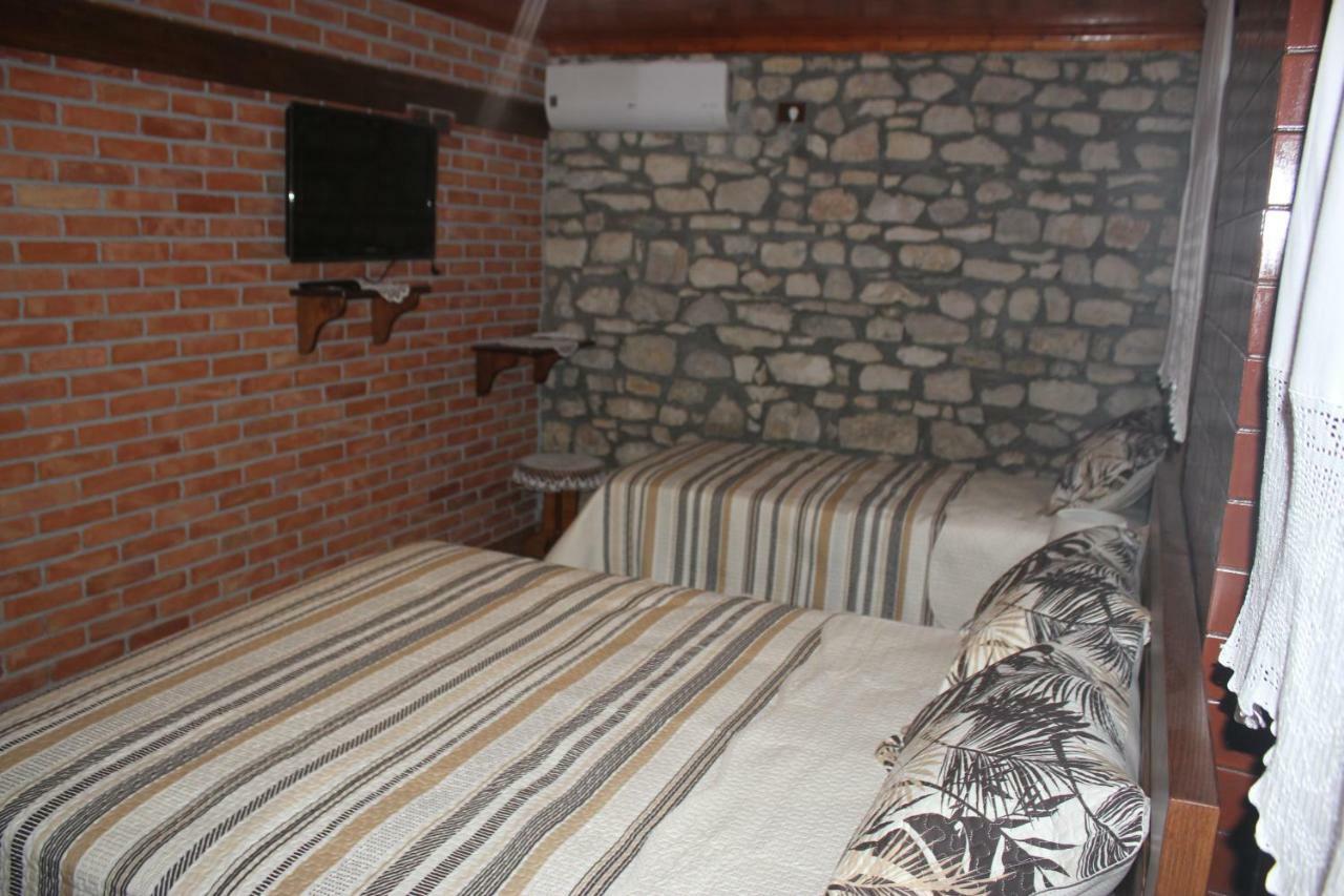 Guesthouse Arjan Berat Buitenkant foto
