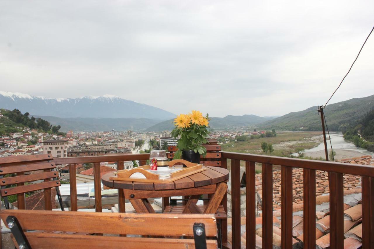 Guesthouse Arjan Berat Buitenkant foto