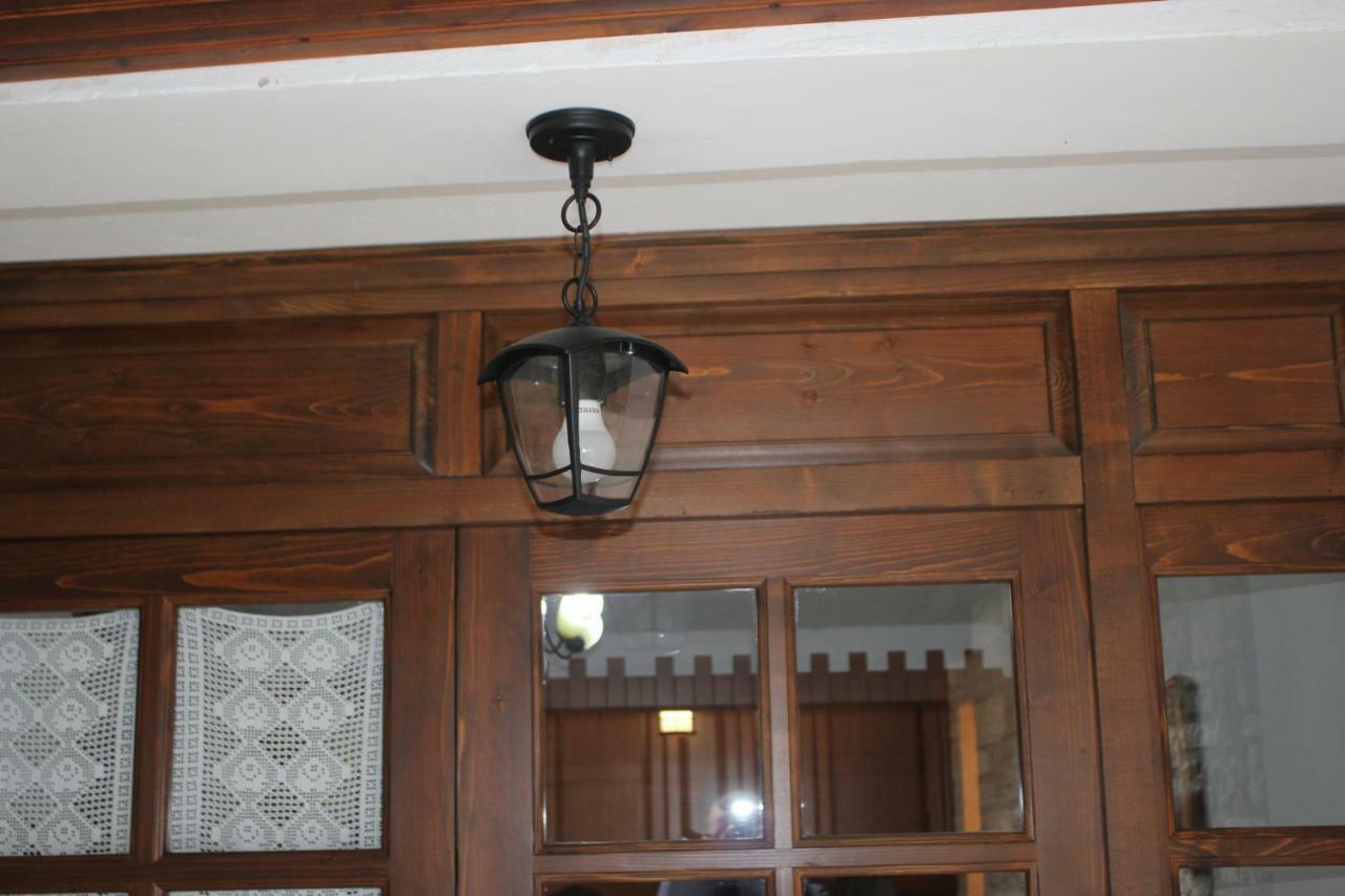 Guesthouse Arjan Berat Buitenkant foto