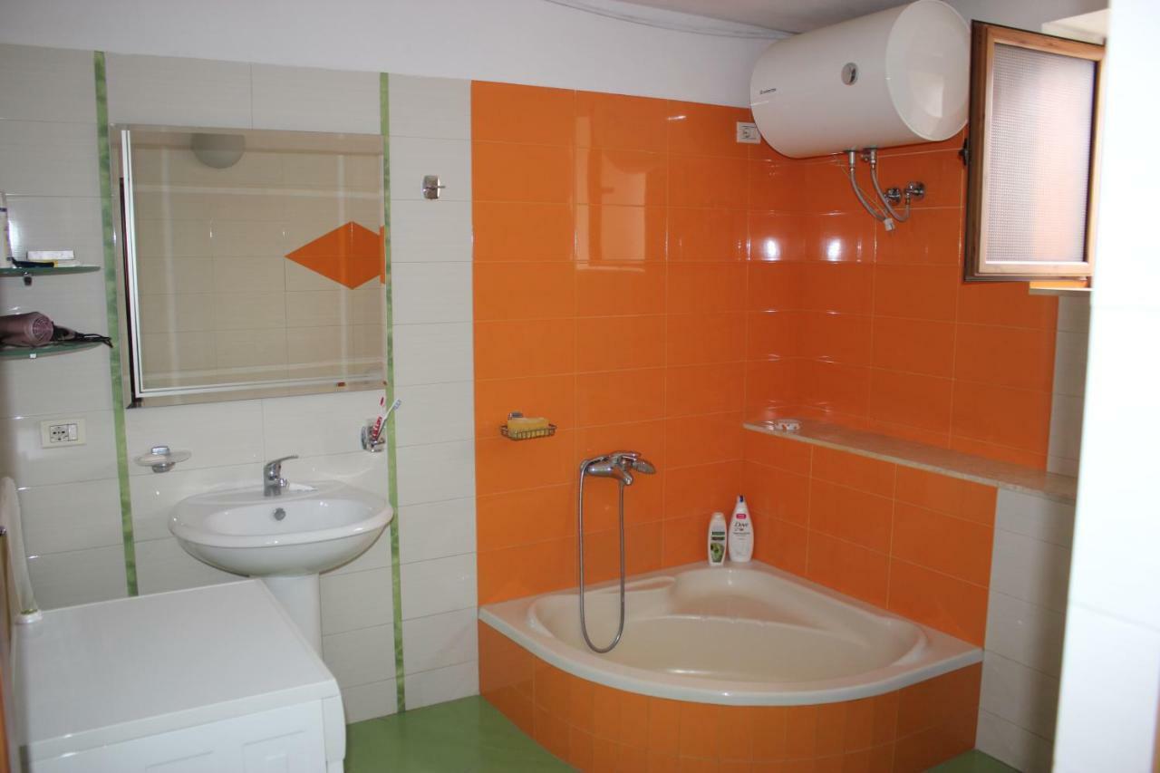 Guesthouse Arjan Berat Buitenkant foto
