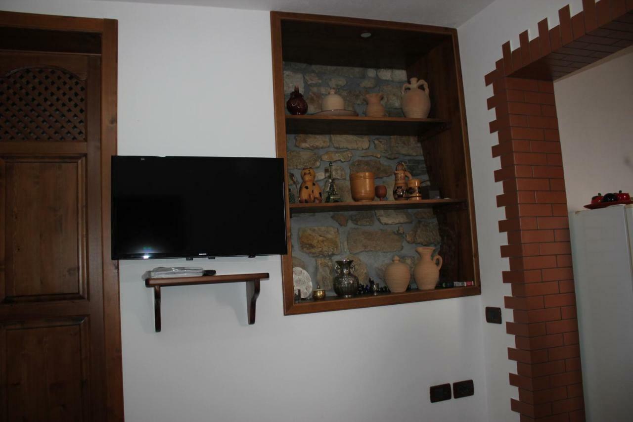 Guesthouse Arjan Berat Buitenkant foto