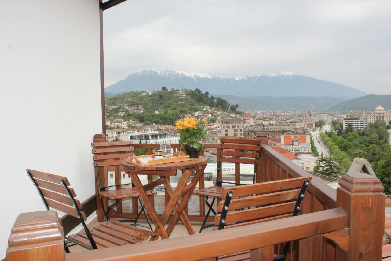 Guesthouse Arjan Berat Buitenkant foto
