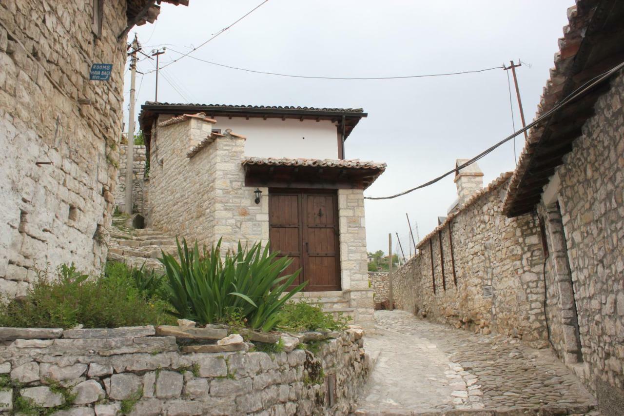 Guesthouse Arjan Berat Buitenkant foto