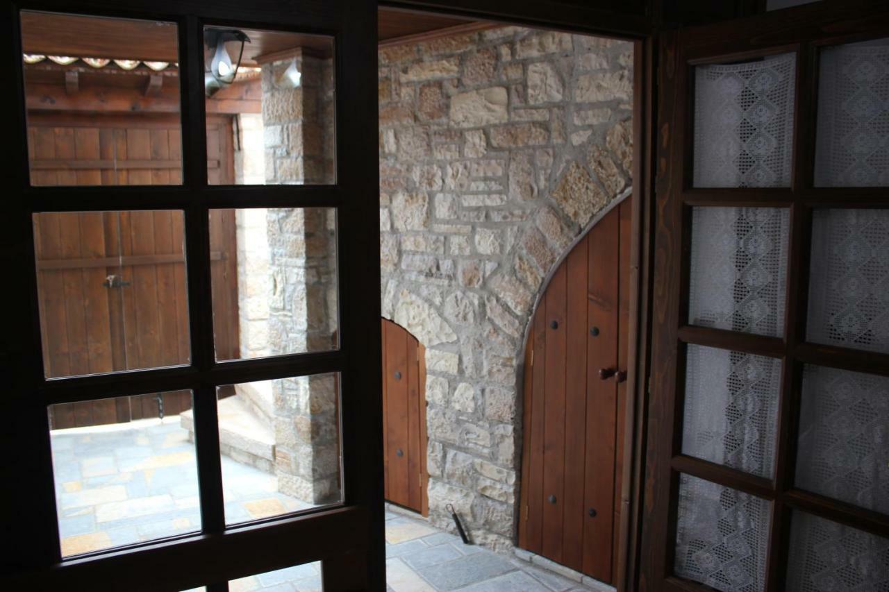Guesthouse Arjan Berat Buitenkant foto