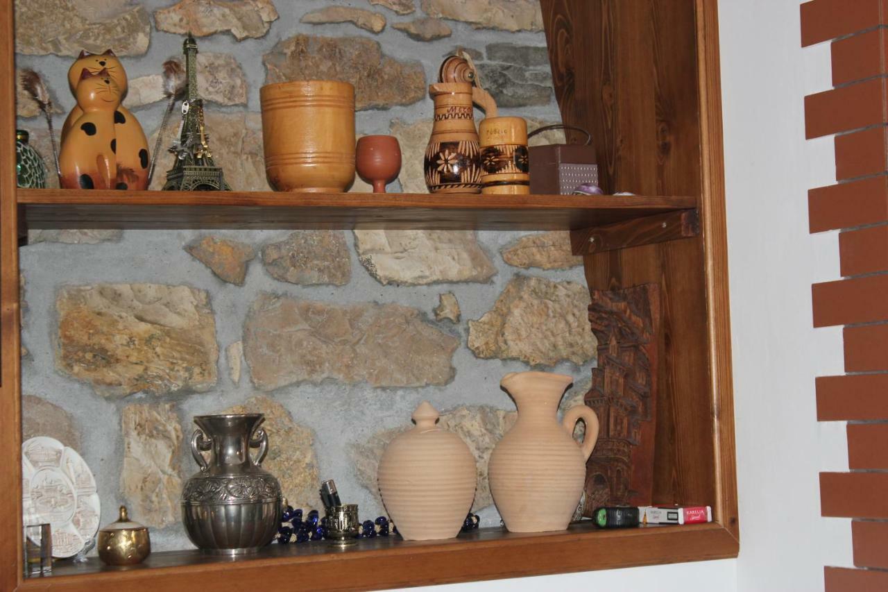 Guesthouse Arjan Berat Buitenkant foto